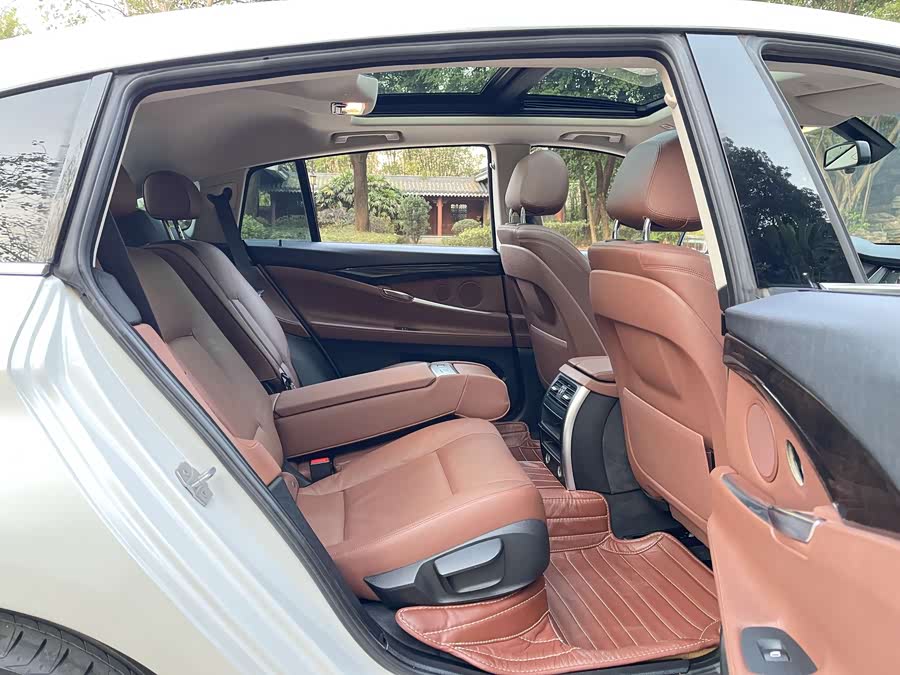 BMW 5 Series GT 2016 صورة سيارة #19