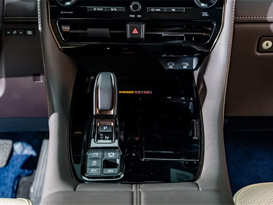 Toyota Alphard 2025 car image #19