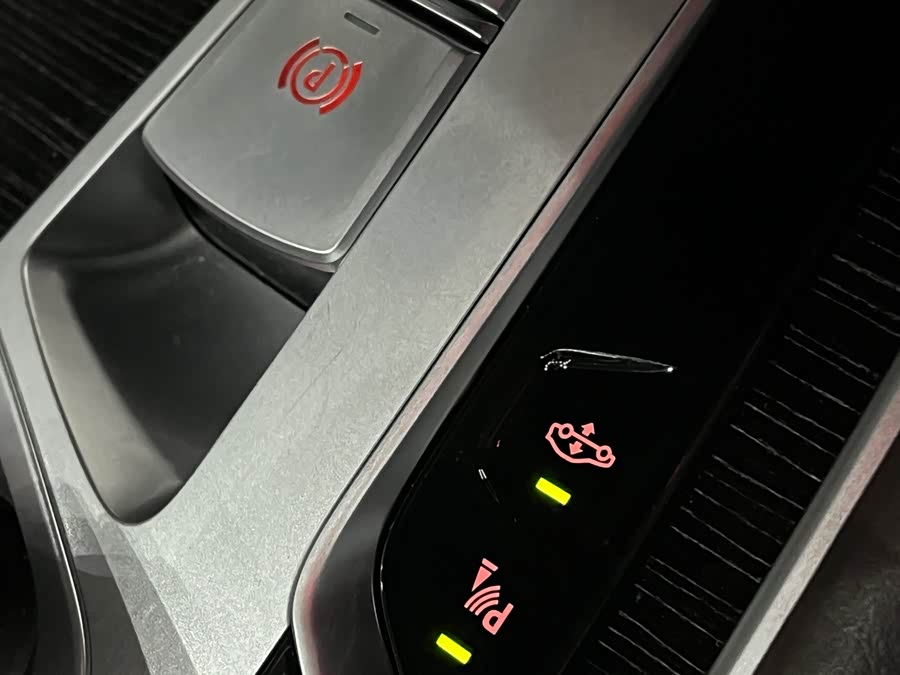 BMW 7 Series 2020 car image #19