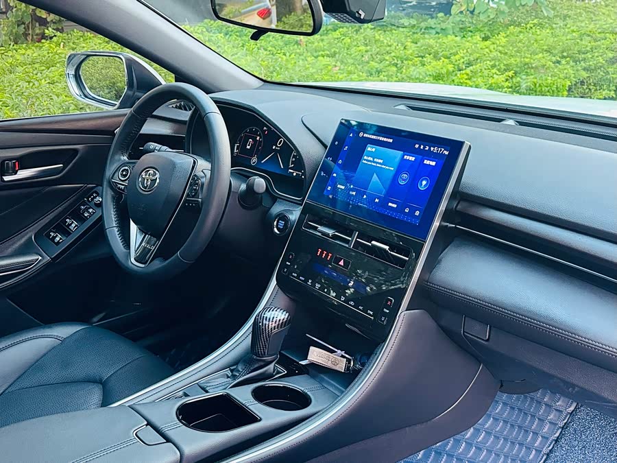 Toyota Avalon 2023 car image #19