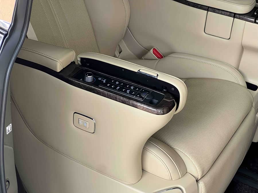 Toyota Alphard 2023 #19 Toyota Alphard 2023 car image #19