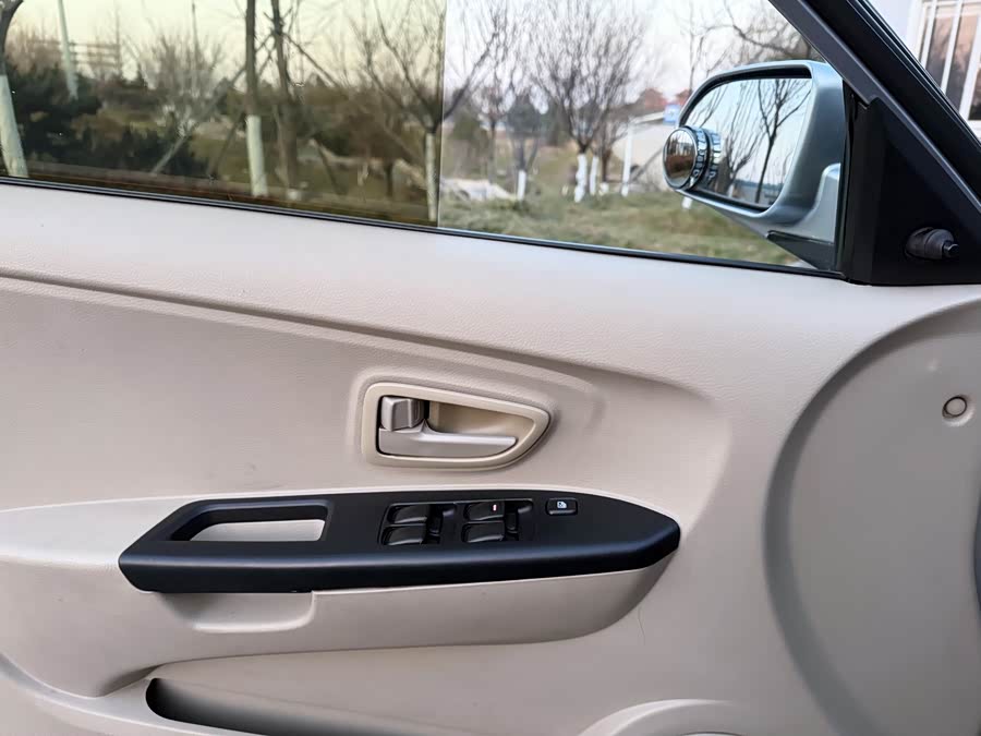 Soueast V3 Lingyue 2014 car image #19