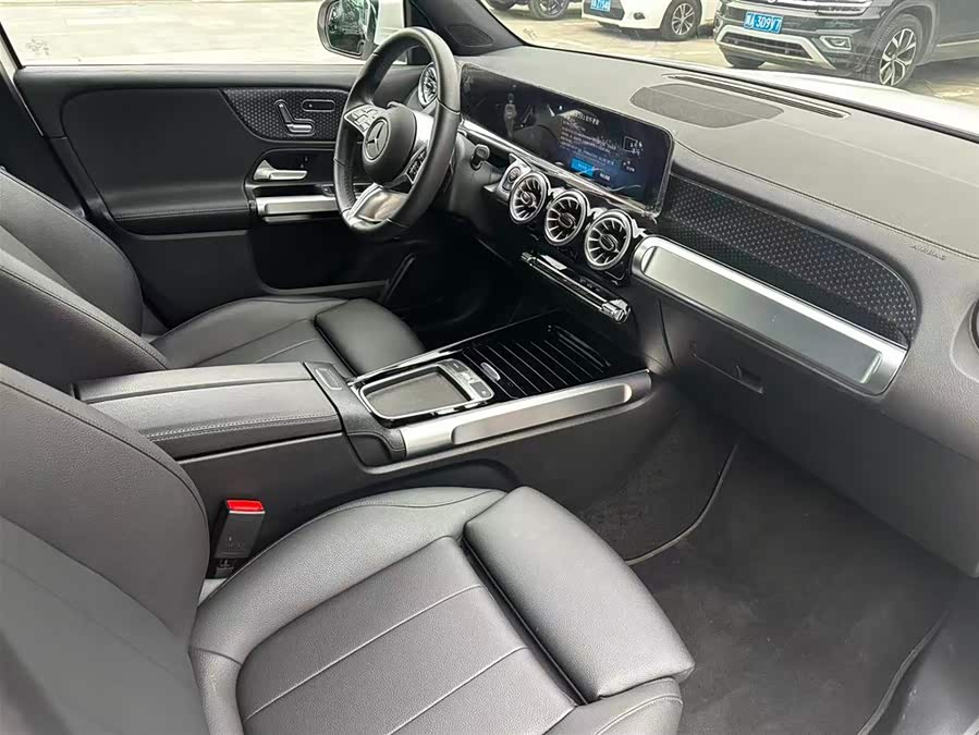 Mercedes-Benz GLB Class 2024 car image #19