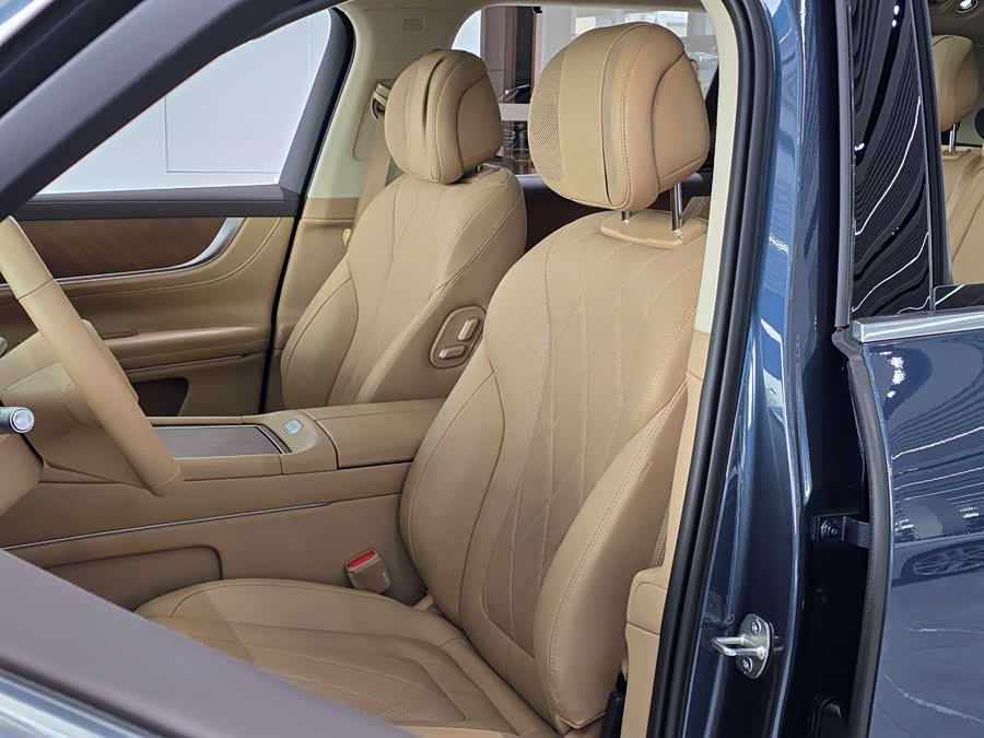 2024 car image #19