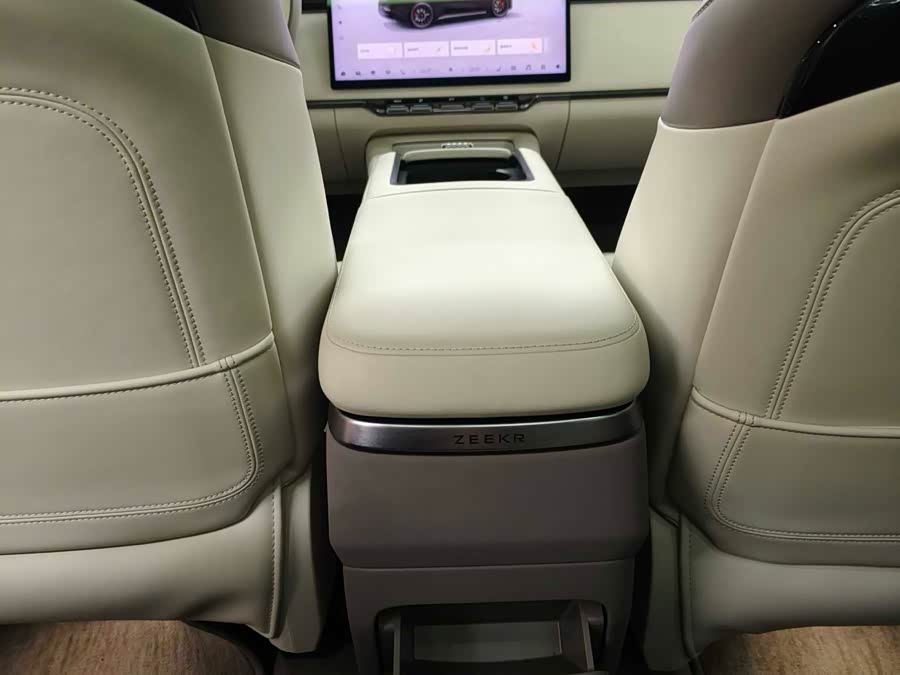 Zeekr 7X 2024 car image #19