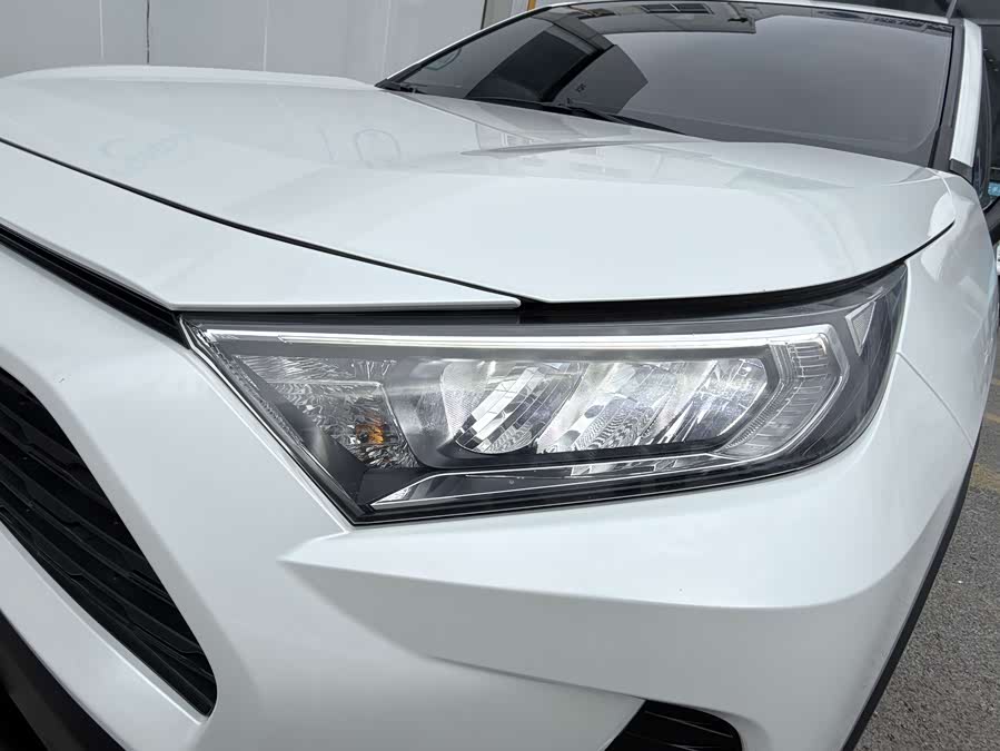 Toyota RAV4 2022 car image #19