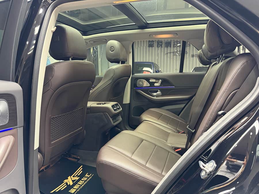 Mercedes-Benz GLE Class 2020 car image #19