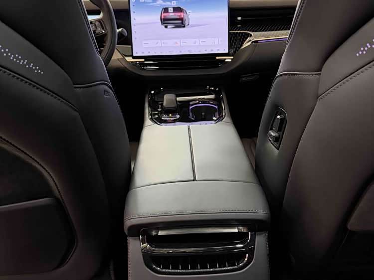 极氪 极氪009 2024 汽车图片 #19