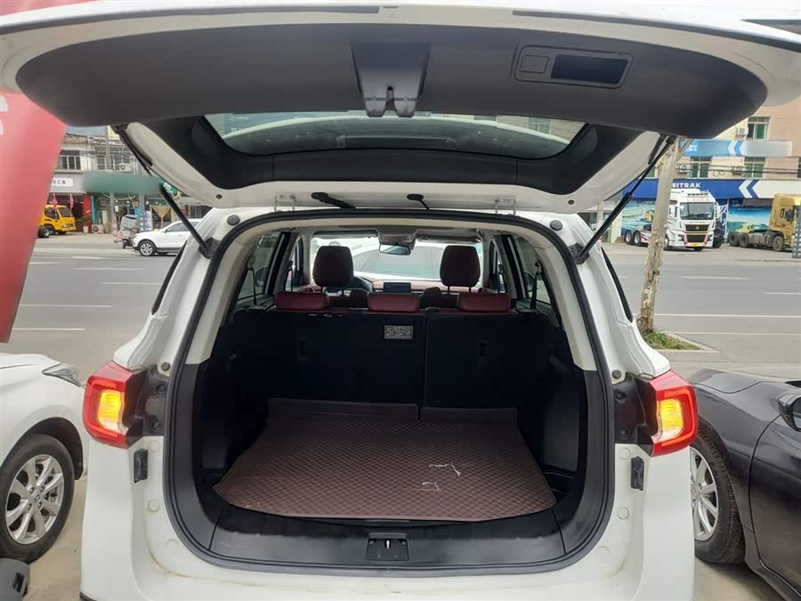 Forthing T5 2019 #19 Forthing T5 2019 صورة سيارة #19