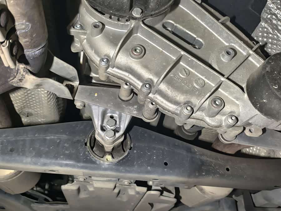 Volkswagen Touareg 2015 car image #19