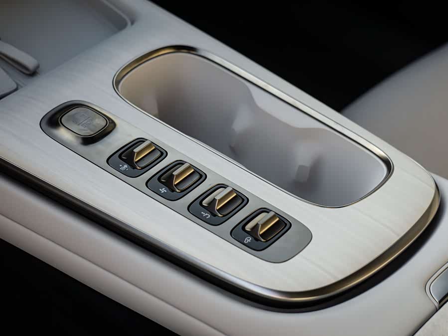 MI SU7 2024 car image #19