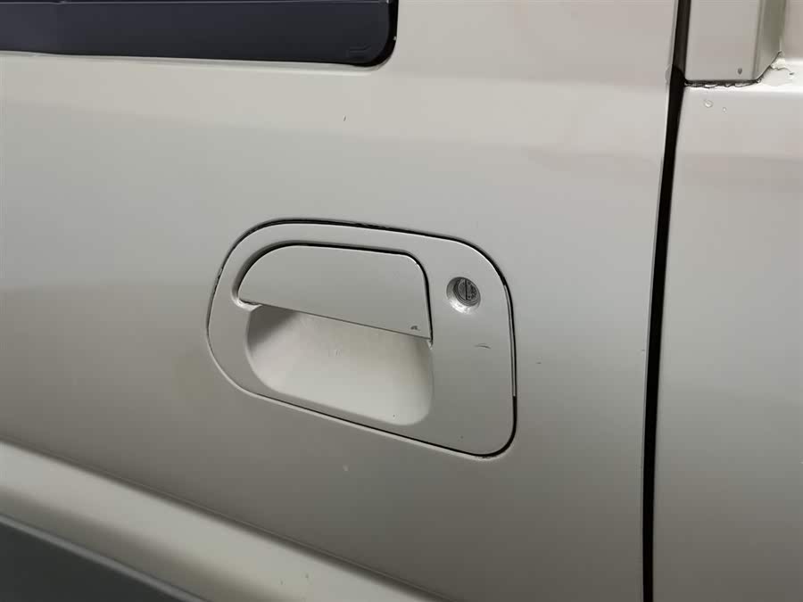 Forthing Lingzhi 2019 #19 Forthing Lingzhi 2019 car image #19