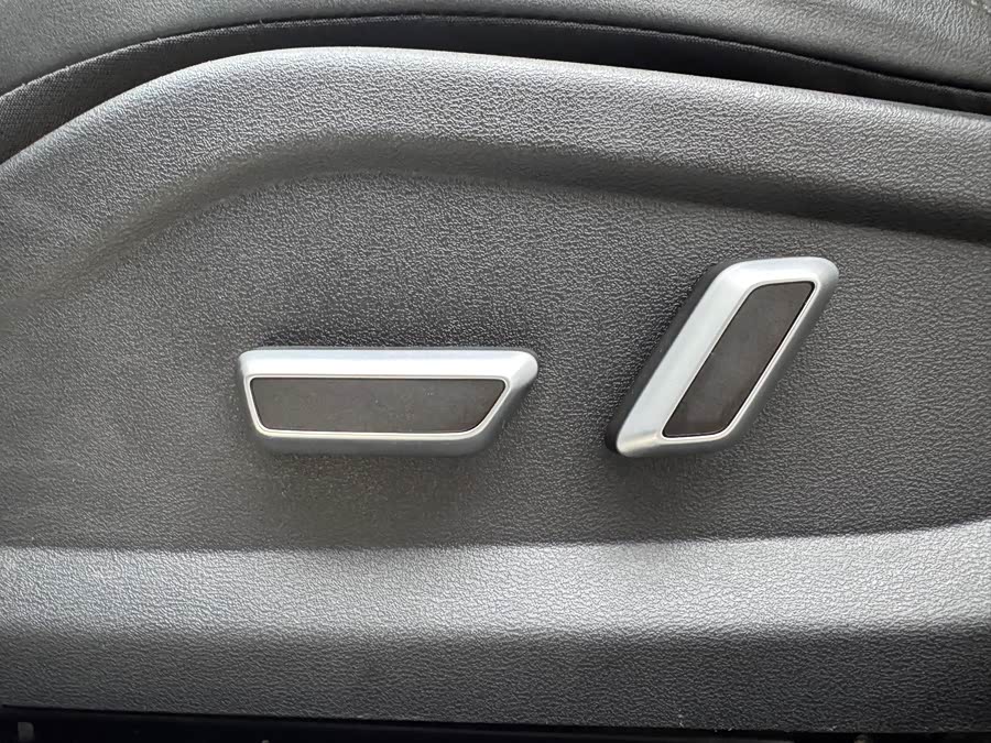 GEELY 2022 car image #19
