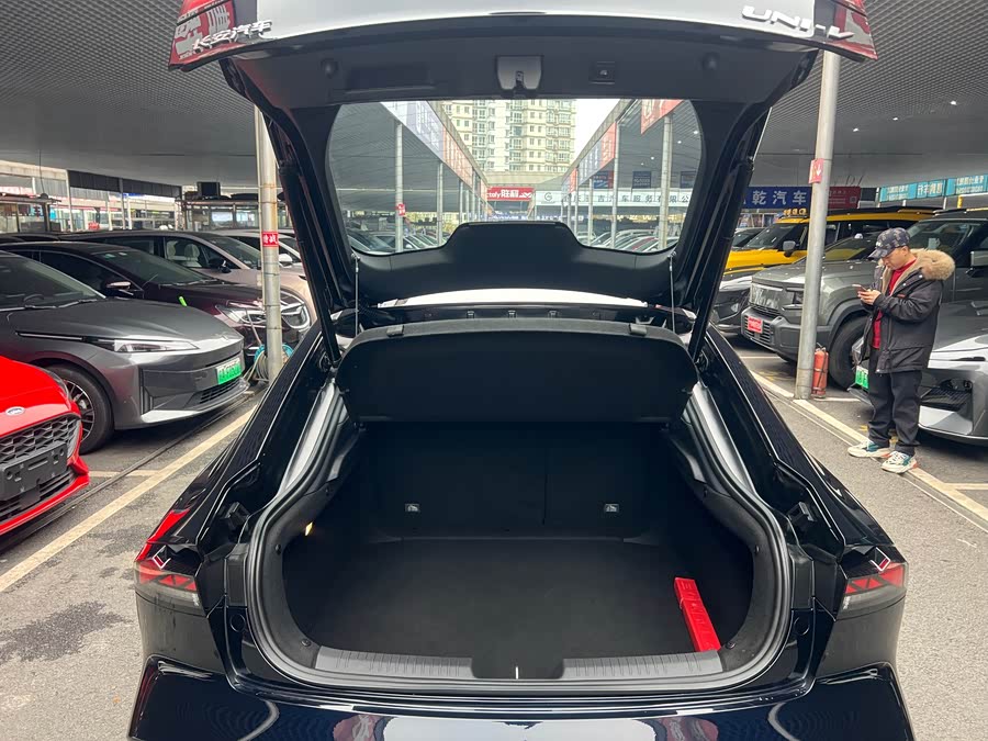 Changan UNI-V iDD 2024 car image #19