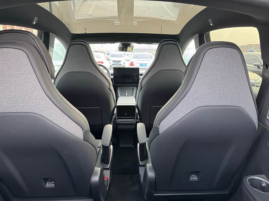 特斯拉 Model Y L 2025 汽车图片 #19