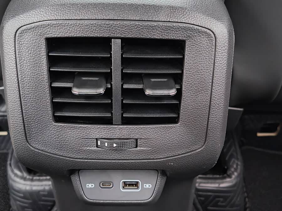 Volkswagen T-Cross 2021 #19 Volkswagen T-Cross 2021 car image #19