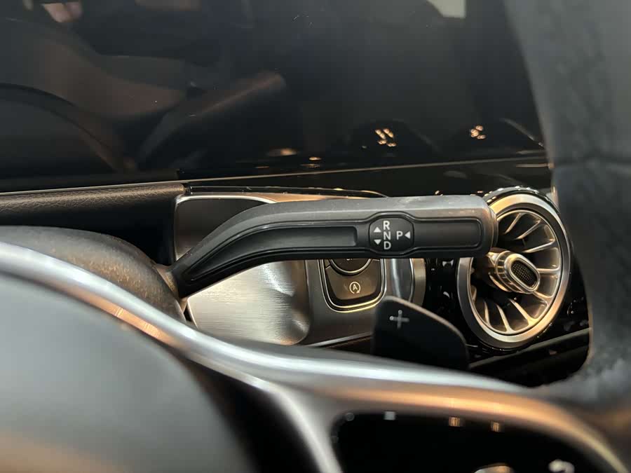 Mercedes-Benz GLB Class 2020 car image #19