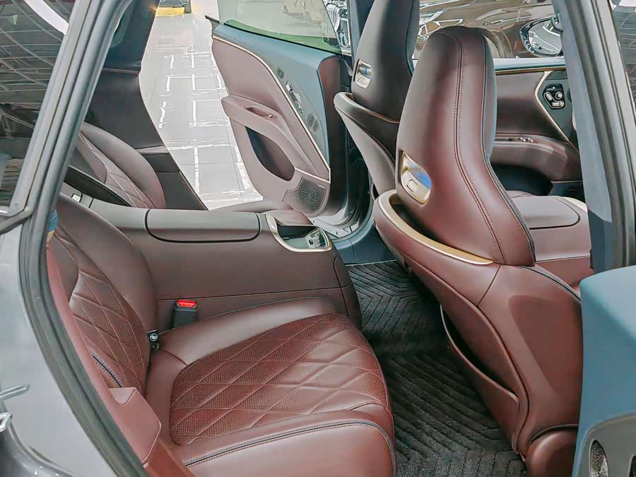 Avatr 11 2024 car image #19