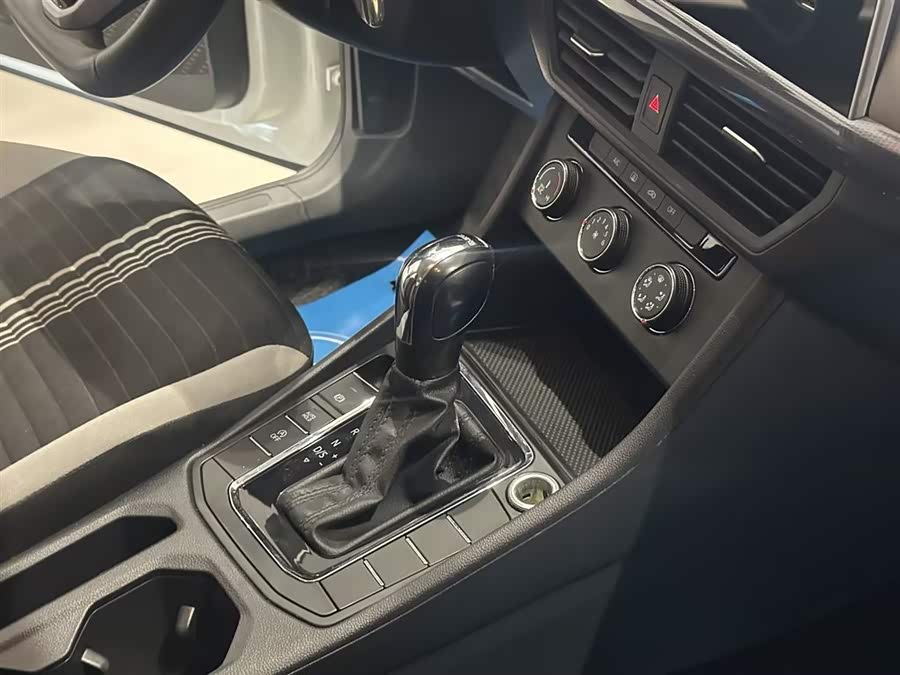 Volkswagen Bora 2024 car image #19