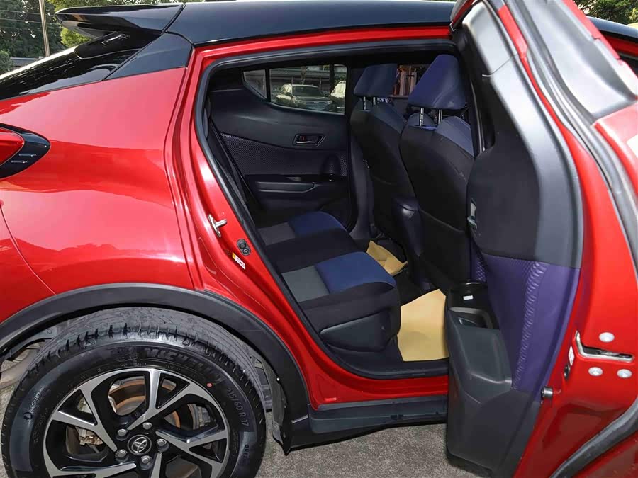 Toyota C-HR 2018 car image #19