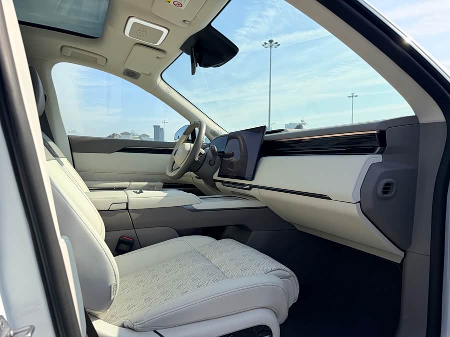 Zeekr 7X 2024 car image #19