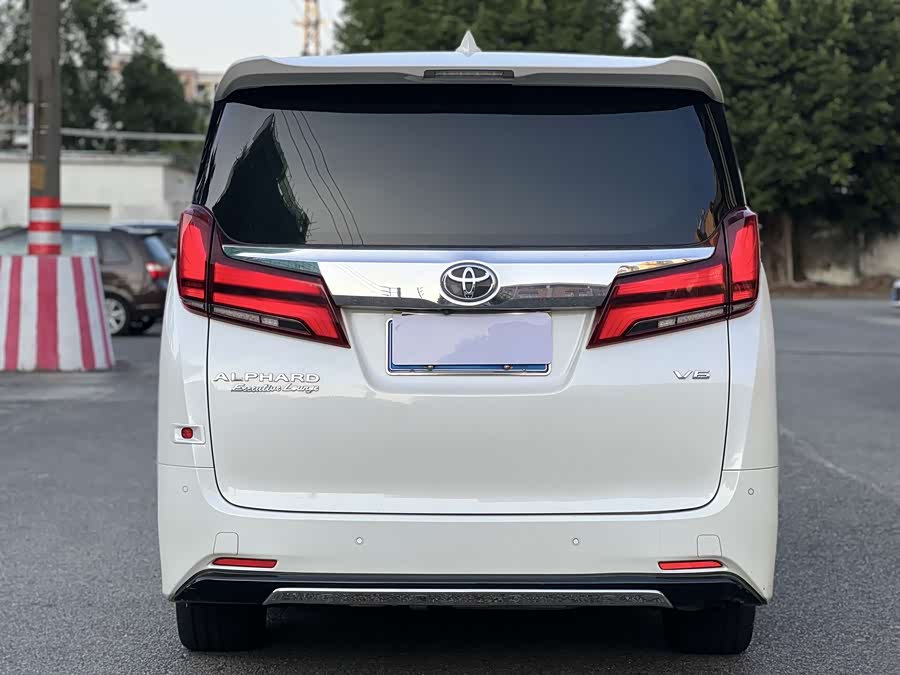 Toyota Alphard 2018 car image #19