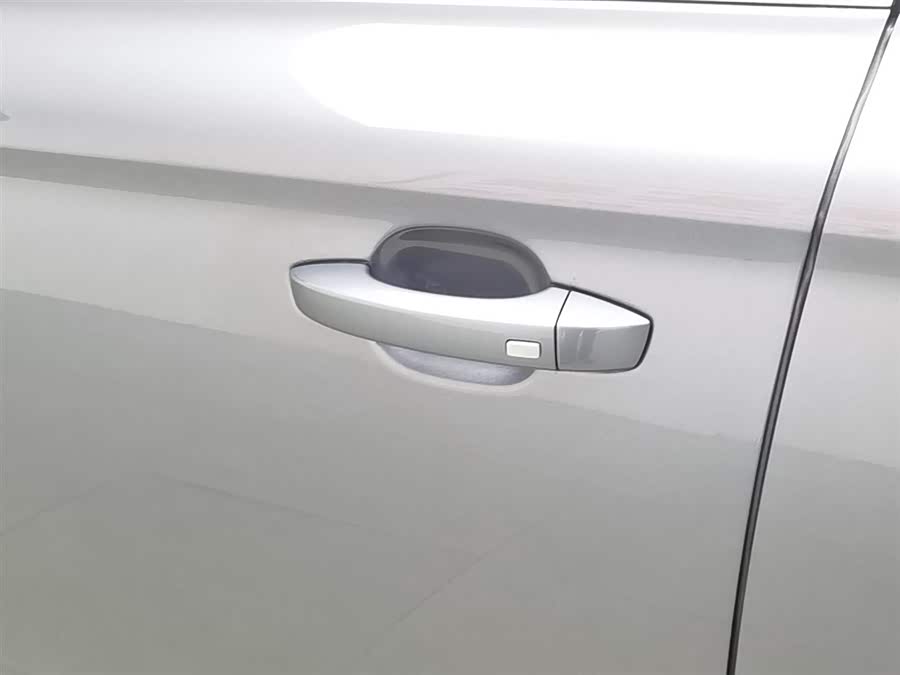 Roewe i5 2023 car image #19