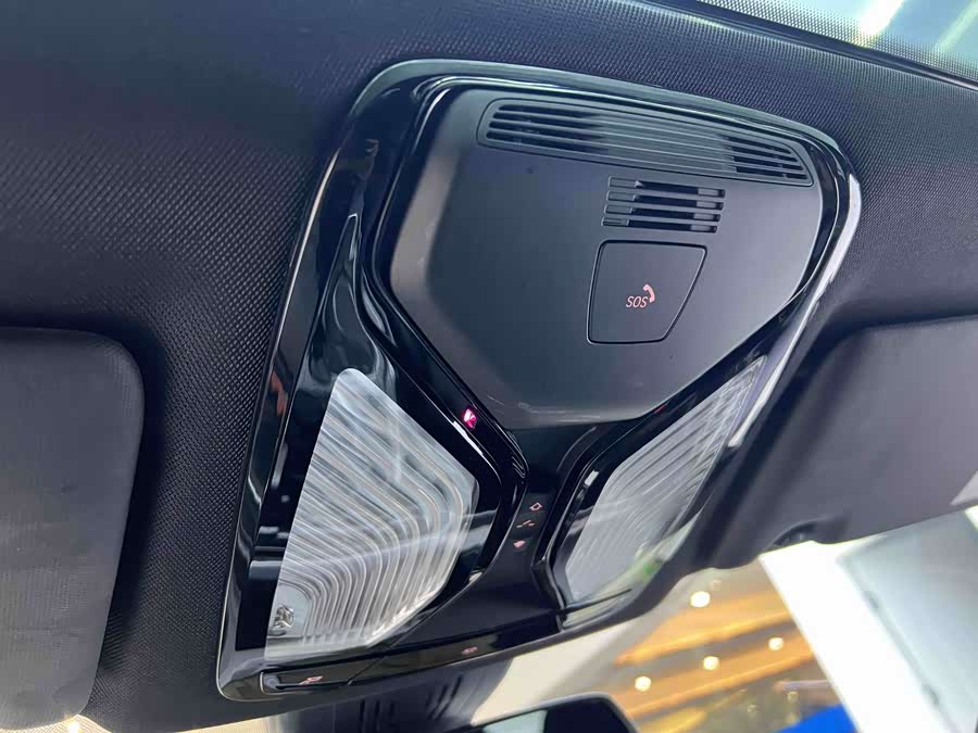 BMW i4 2022 car image #19