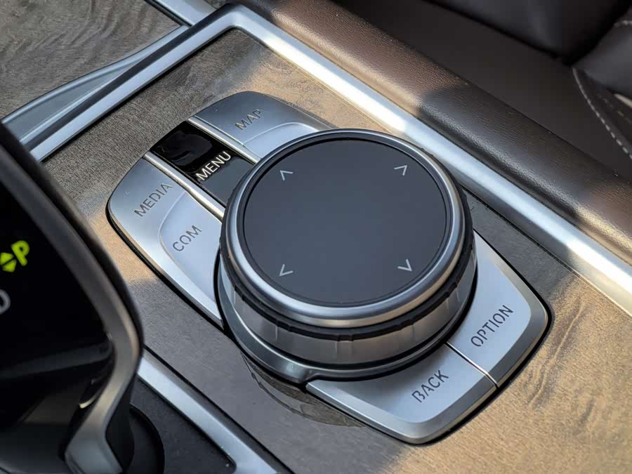 BMW 7 Series 2020 car image #19