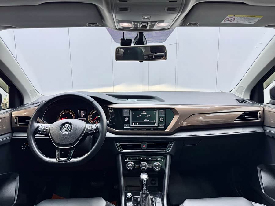 Volkswagen Tharu 2020 car image #19