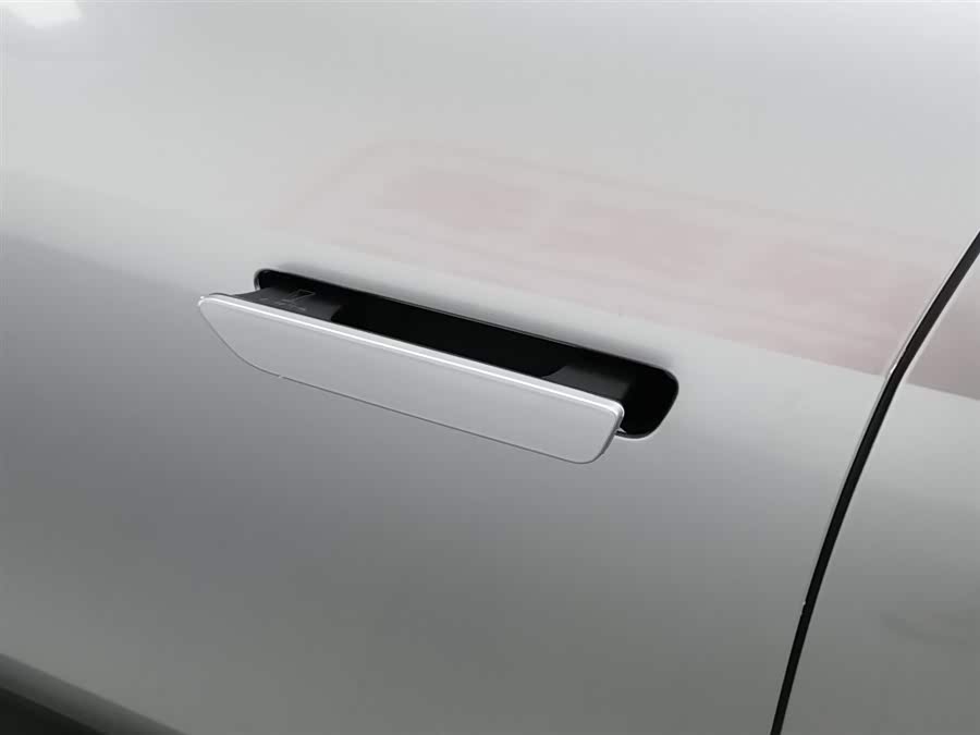 Avatr 11 2023 car image #19