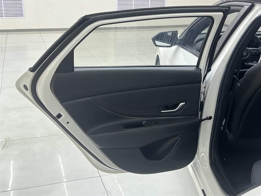 Hyundai Elantra 2022 car image #19