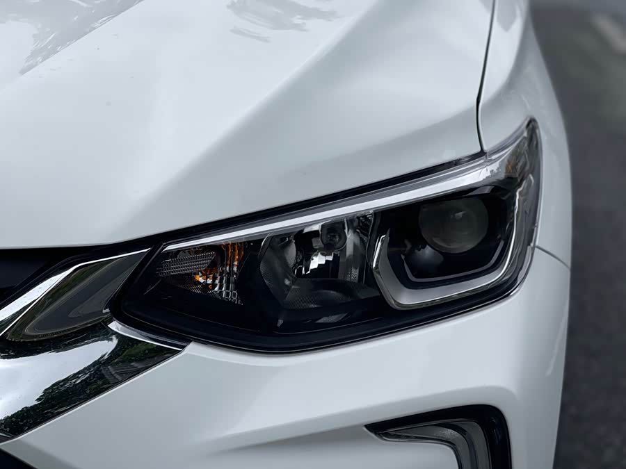 Chevrolet Tracker 2020 immagine di auto #19