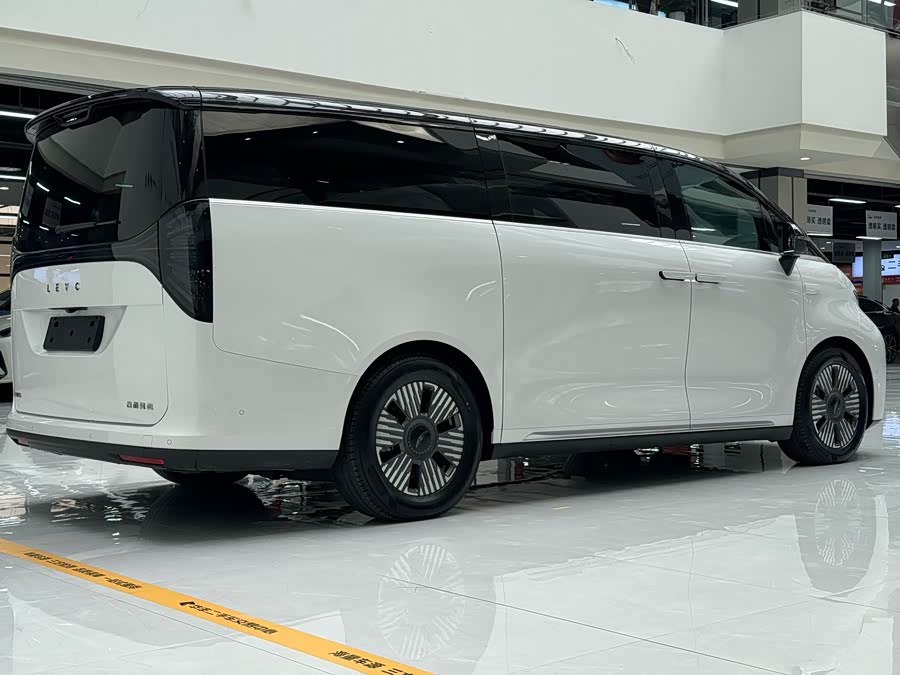 GEELY 2025 #19 GEELY 2025 car image #19
