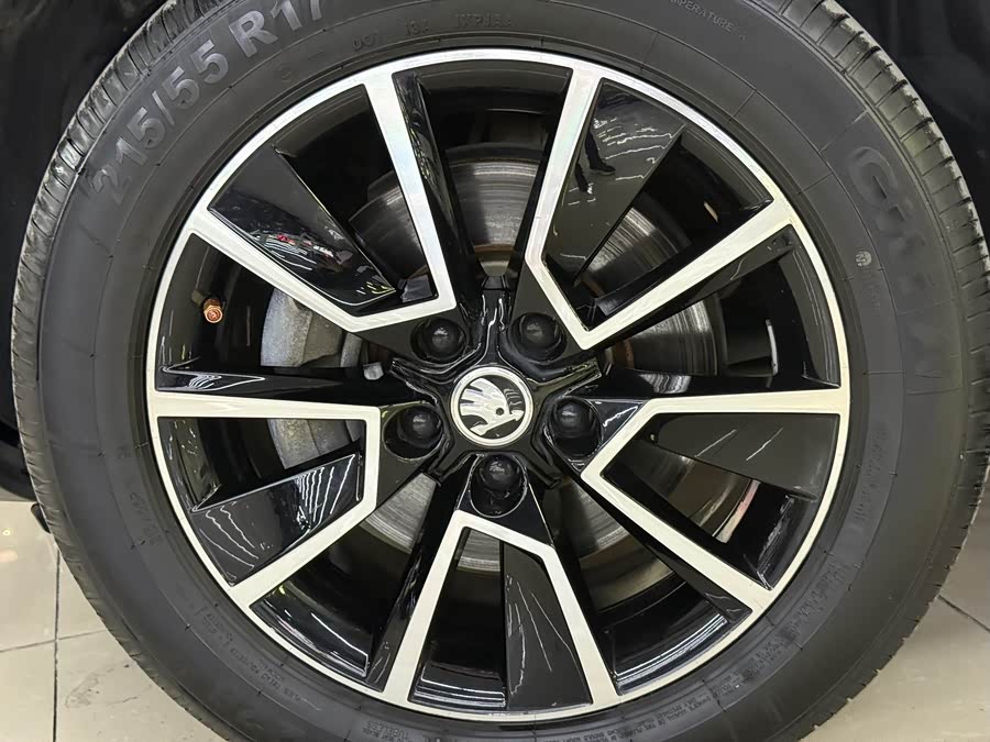 Skoda Karoq 2019 car image #19