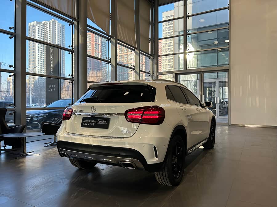 Mercedes-Benz GLA Class 2020 car image #19