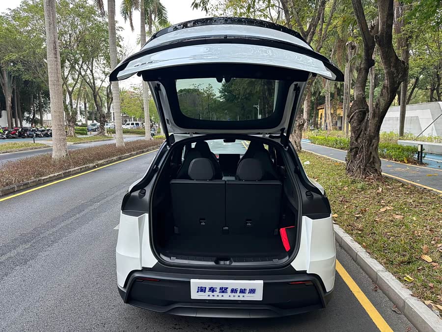 特斯拉 Model Y L 2025 汽车图片 #19