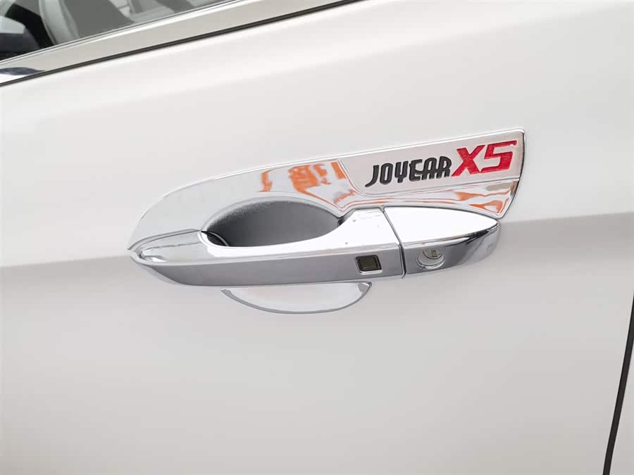 Forthing JOYEAR X5 2017 صورة سيارة #19