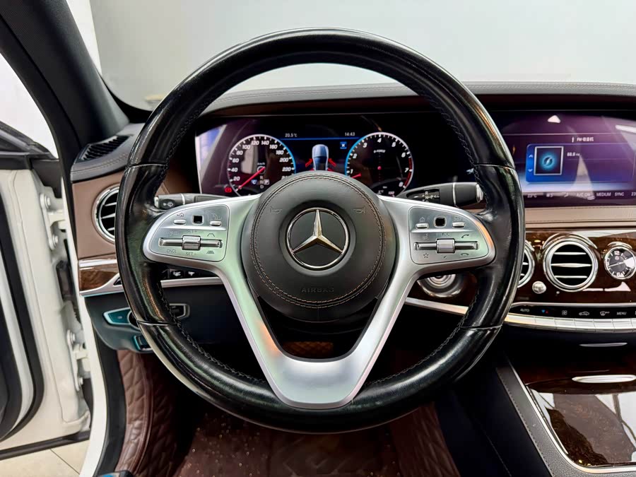 Mercedes-Benz S Class 2017 car image #19