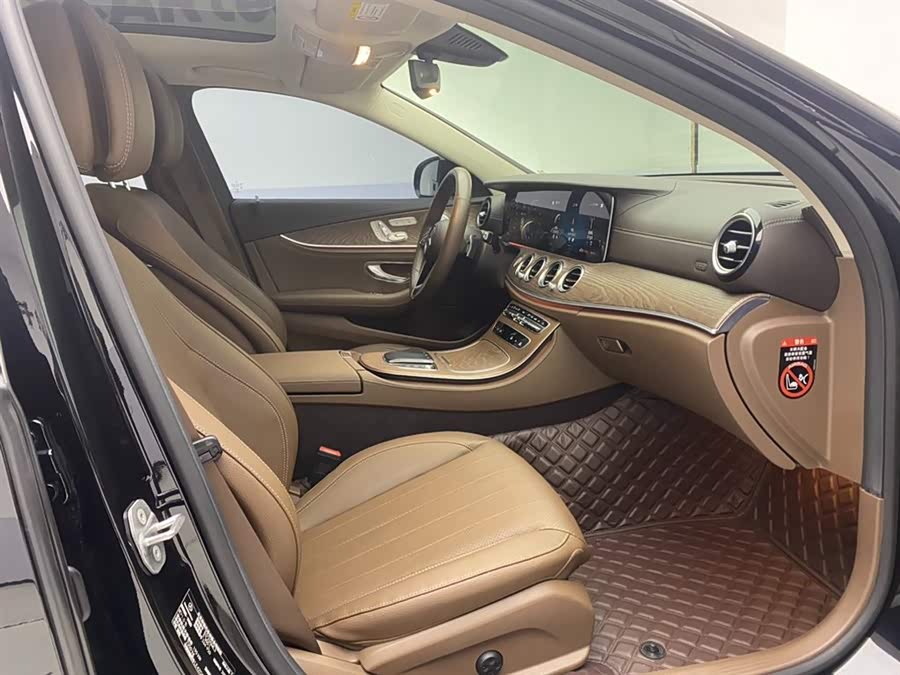 Mercedes-Benz E Class 2023 car image #19