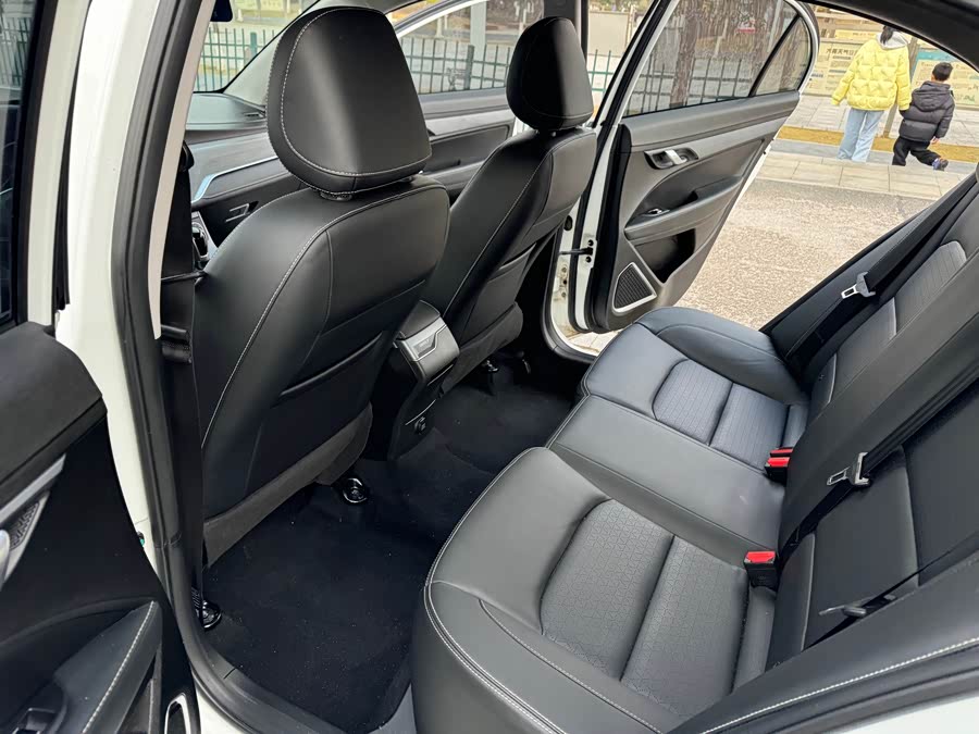 GEELY Emgrand 2022 #19 GEELY Emgrand 2022 car image #19