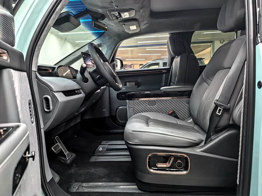 极氪 极氪MIX 2024 汽车图片 #19