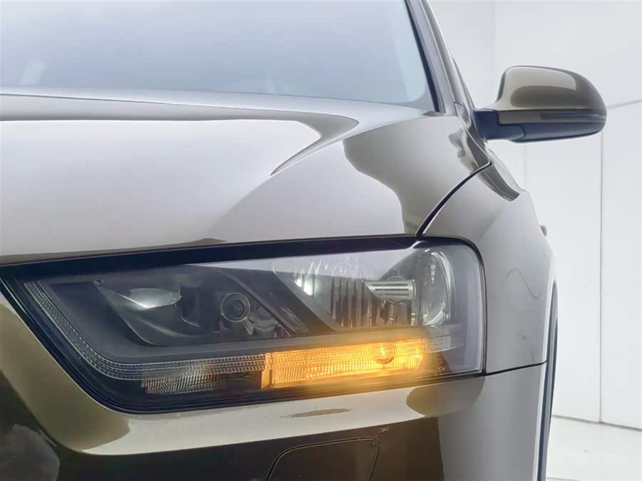 Audi Q3 2015 car image #19