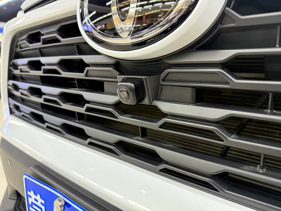 Toyota RAV4 2024 car image #19