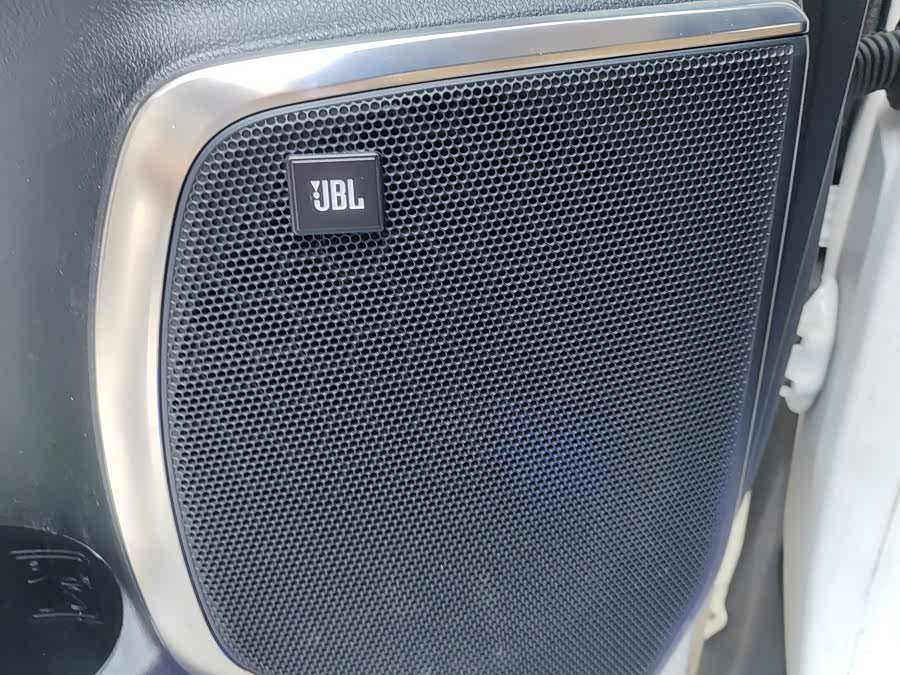 Toyota Alphard 2023 car image #19