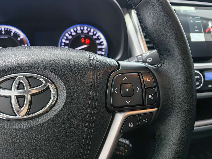 Toyota Highlander 2020 car image #19