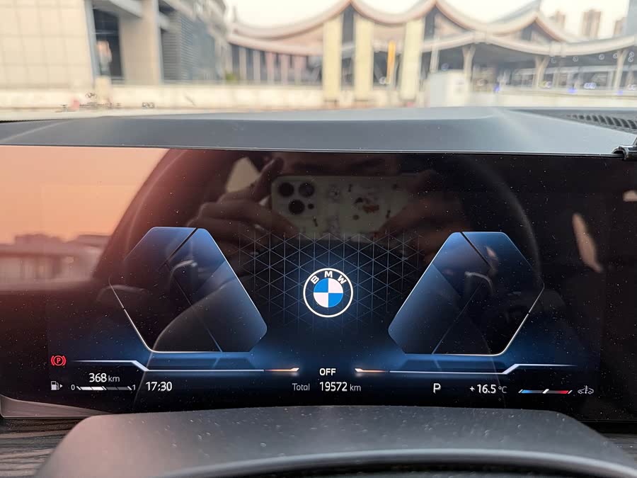 BMW X7 2024 car image #19