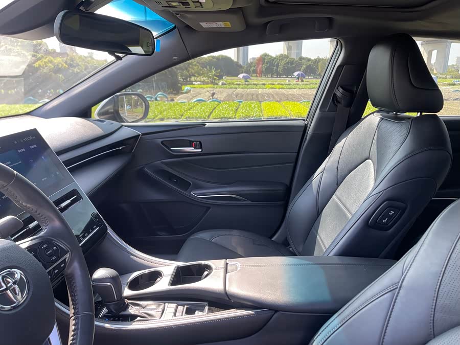 Toyota Avalon 2022 car image #19