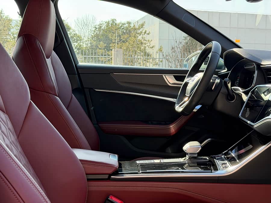 Audi S6 2021 car image #19