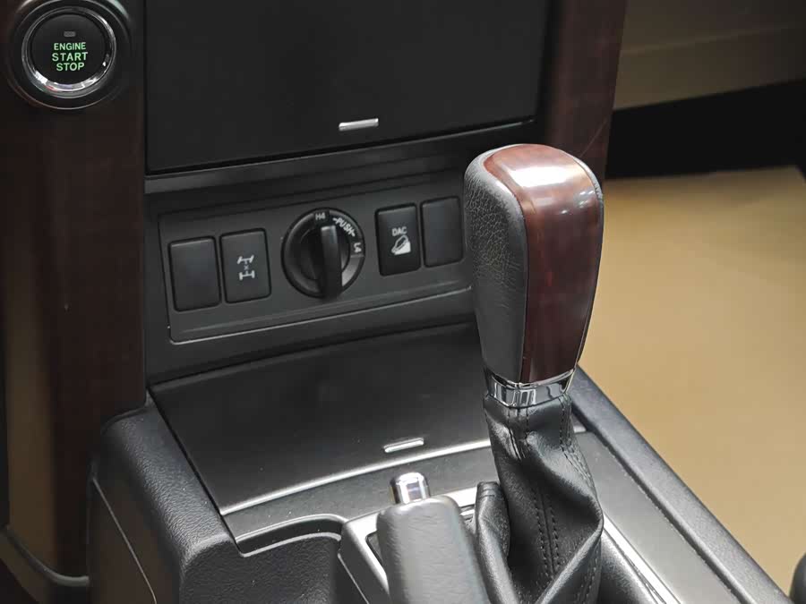 Toyota Land Cruiser Prado 2017 car image #19